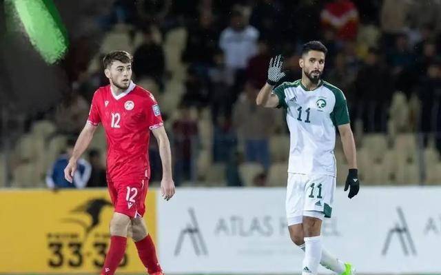 科维托娃在曼联比赛中战术调整，比赛局势复杂引发热议！AYX SPORTS官网